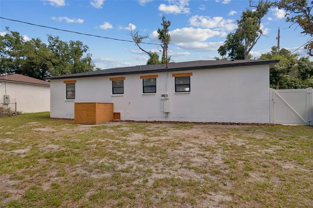 For Sale: $499,999 (4 beds, 2 baths, 1190 Square Feet)