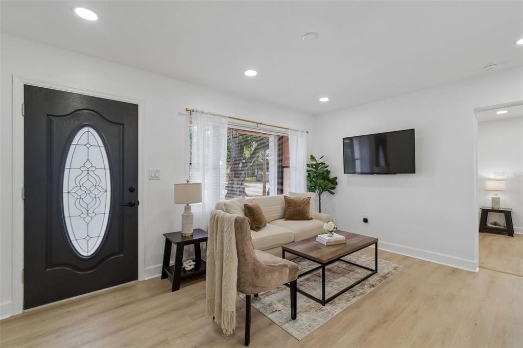 For Sale: $499,999 (4 beds, 2 baths, 1190 Square Feet)