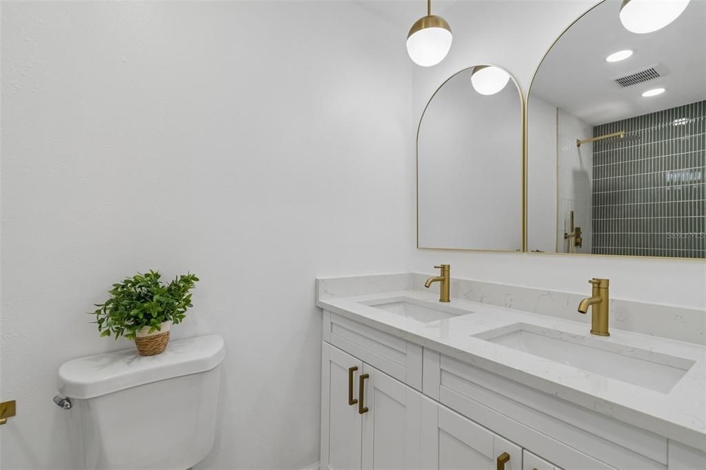For Sale: $499,999 (4 beds, 2 baths, 1190 Square Feet)