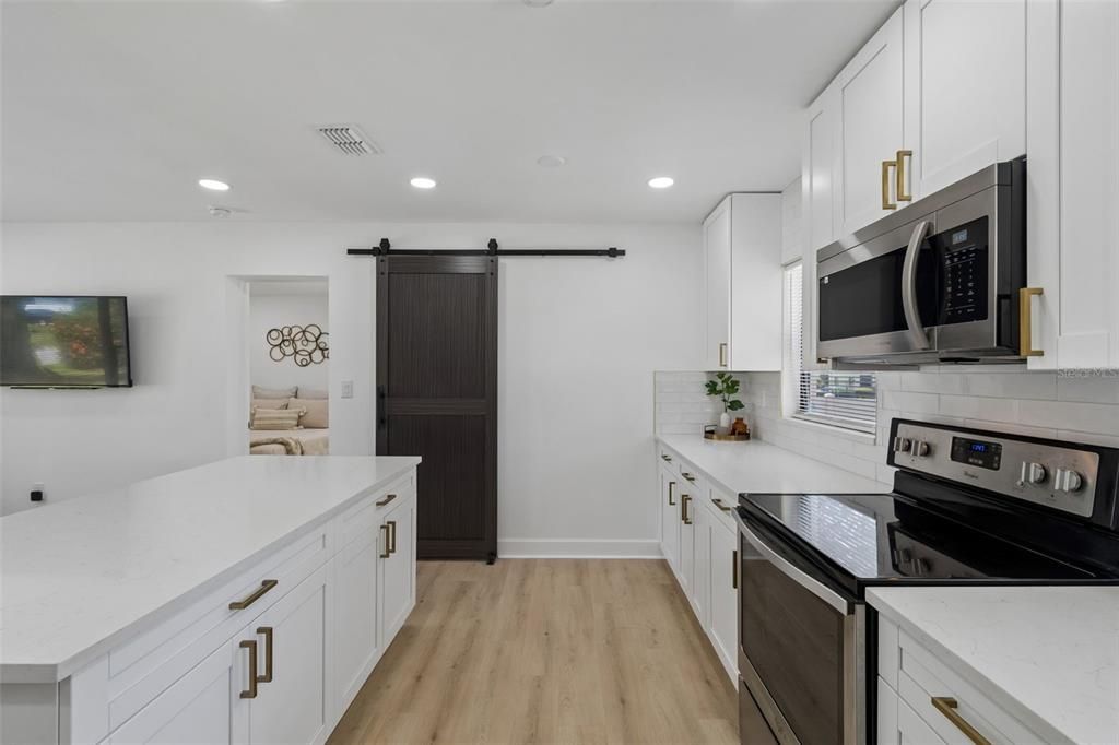 For Sale: $499,999 (4 beds, 2 baths, 1190 Square Feet)