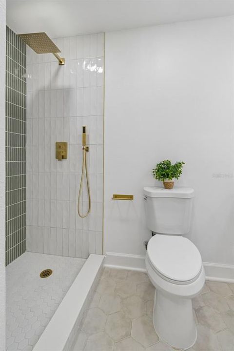 For Sale: $499,999 (4 beds, 2 baths, 1190 Square Feet)