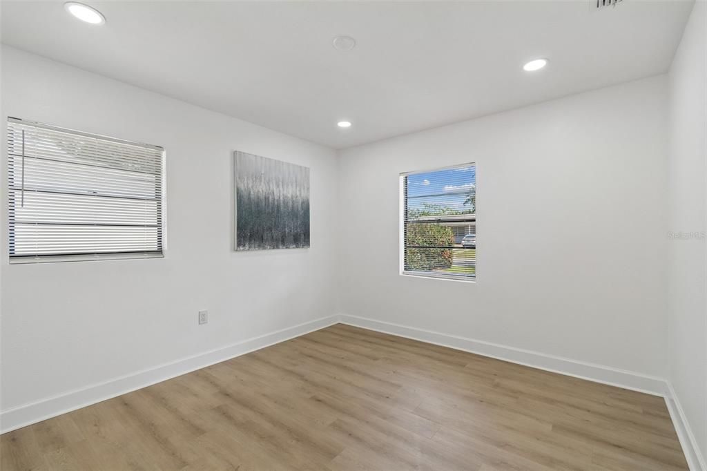 For Sale: $499,999 (4 beds, 2 baths, 1190 Square Feet)