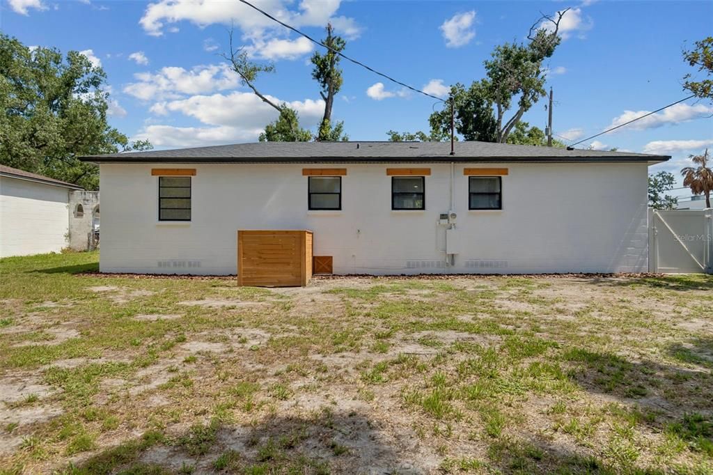 For Sale: $499,999 (4 beds, 2 baths, 1190 Square Feet)