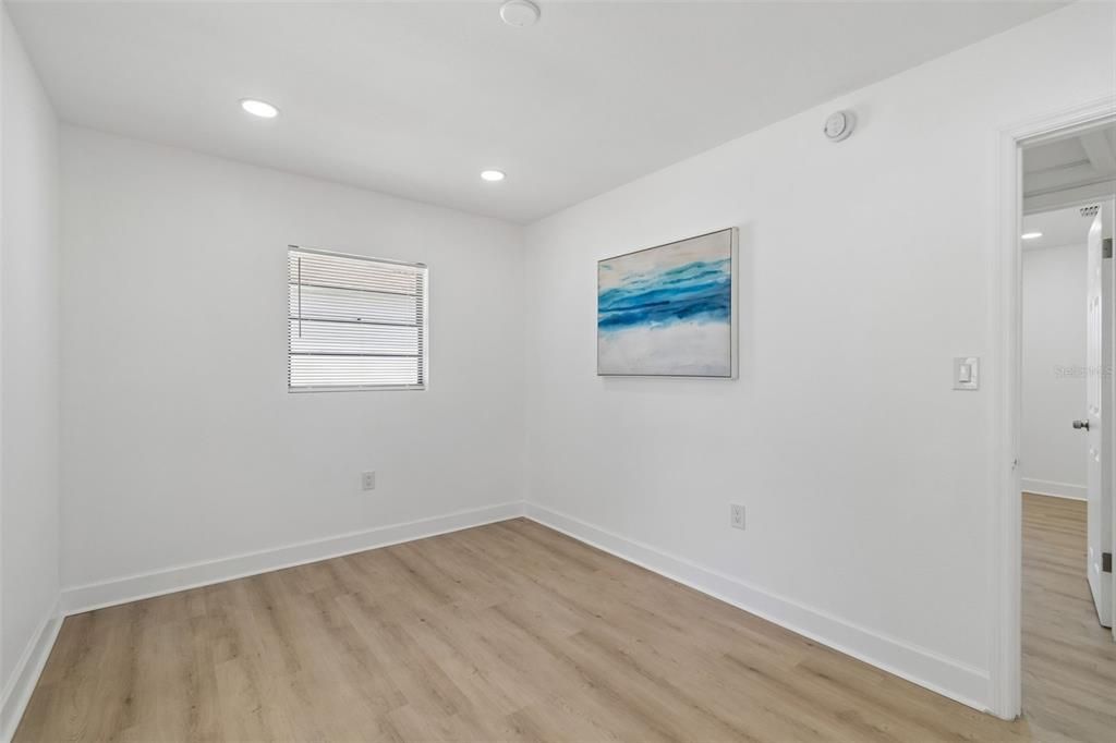 For Sale: $499,999 (4 beds, 2 baths, 1190 Square Feet)