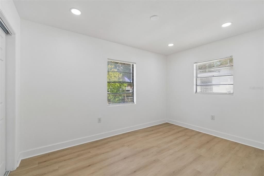 For Sale: $499,999 (4 beds, 2 baths, 1190 Square Feet)