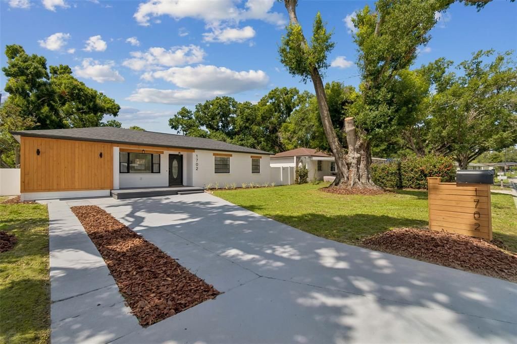 For Sale: $499,999 (4 beds, 2 baths, 1190 Square Feet)