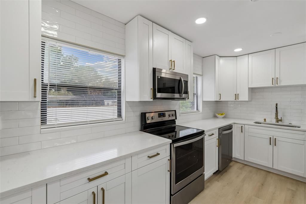 For Sale: $499,999 (4 beds, 2 baths, 1190 Square Feet)