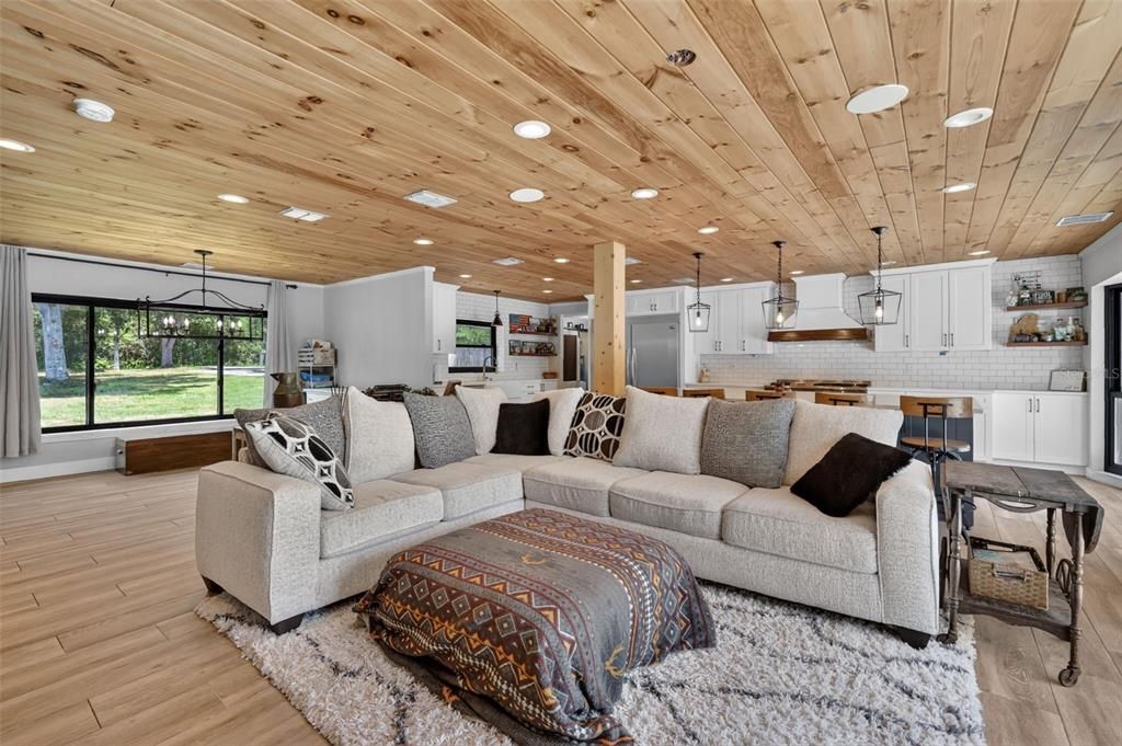 For Sale: $850,000 (4 beds, 2 baths, 2514 Square Feet)