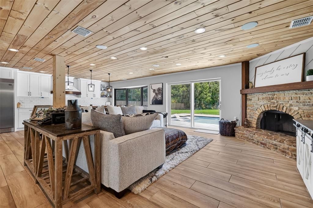 For Sale: $850,000 (4 beds, 2 baths, 2514 Square Feet)