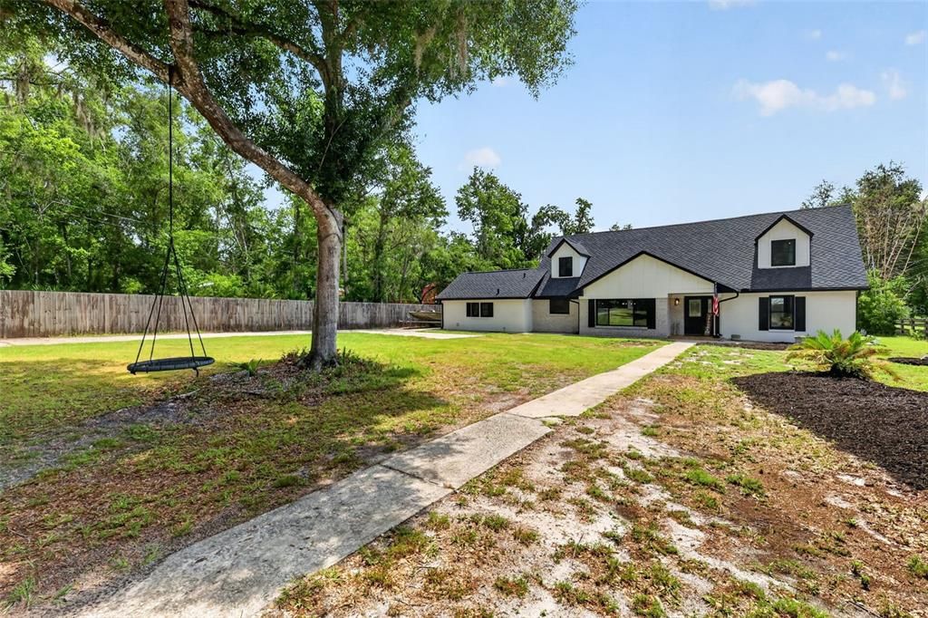 For Sale: $850,000 (4 beds, 2 baths, 2514 Square Feet)