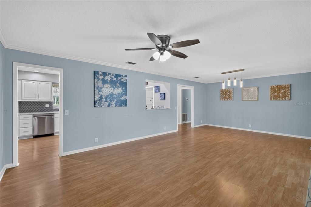 For Sale: $369,000 (3 beds, 2 baths, 1699 Square Feet)