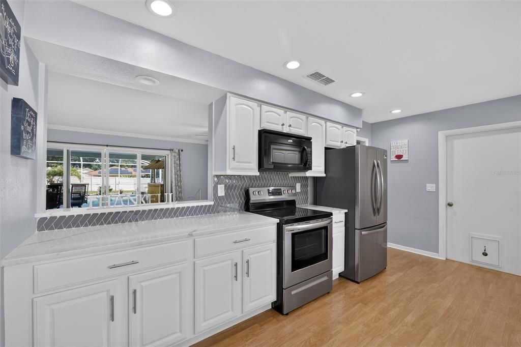 For Sale: $369,000 (3 beds, 2 baths, 1699 Square Feet)