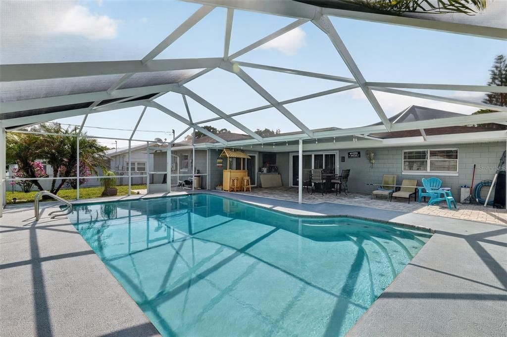 For Sale: $369,000 (3 beds, 2 baths, 1699 Square Feet)