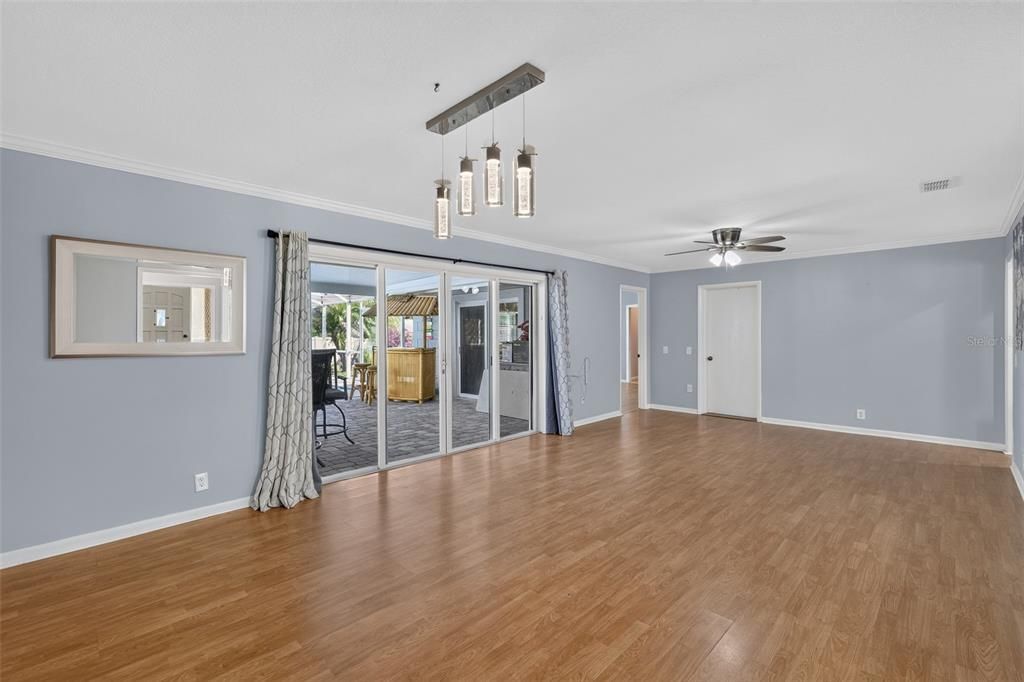 For Sale: $369,000 (3 beds, 2 baths, 1699 Square Feet)