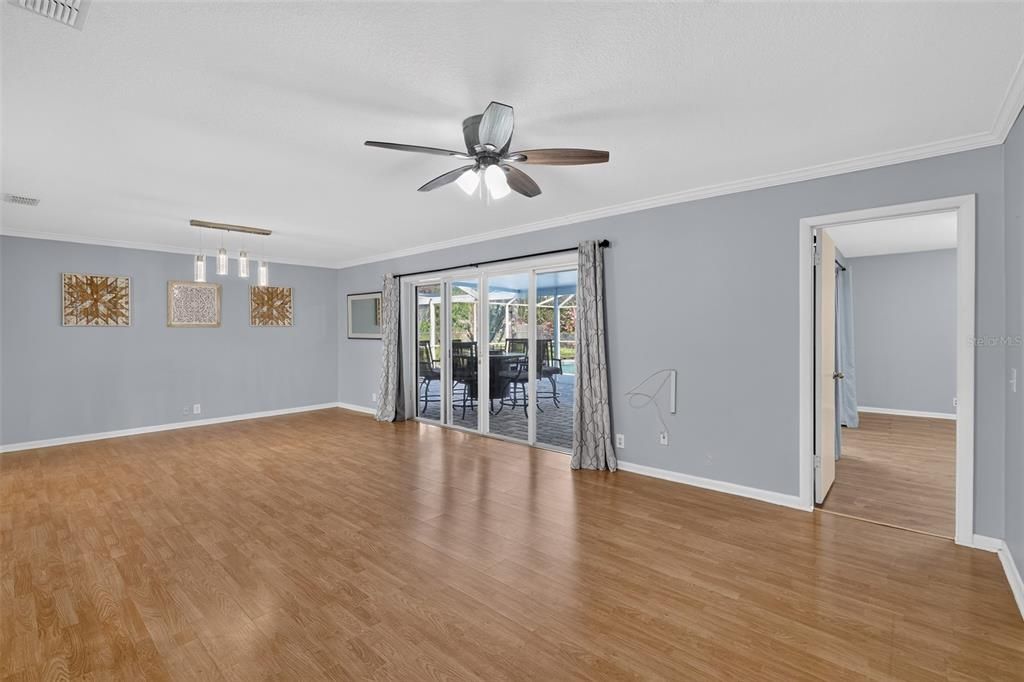 For Sale: $369,000 (3 beds, 2 baths, 1699 Square Feet)