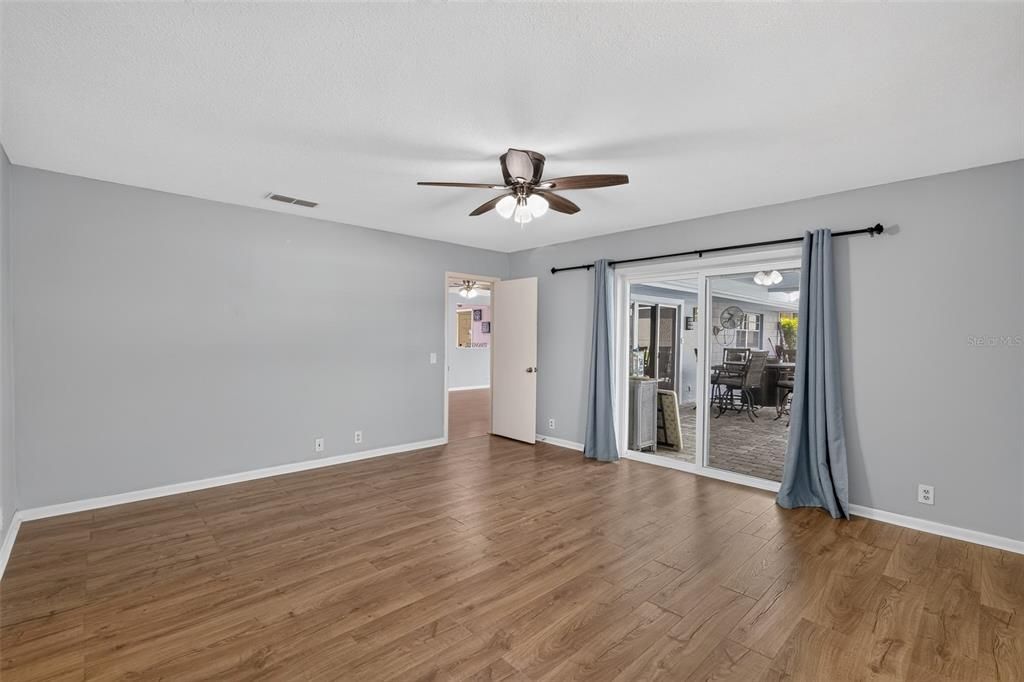 For Sale: $369,000 (3 beds, 2 baths, 1699 Square Feet)