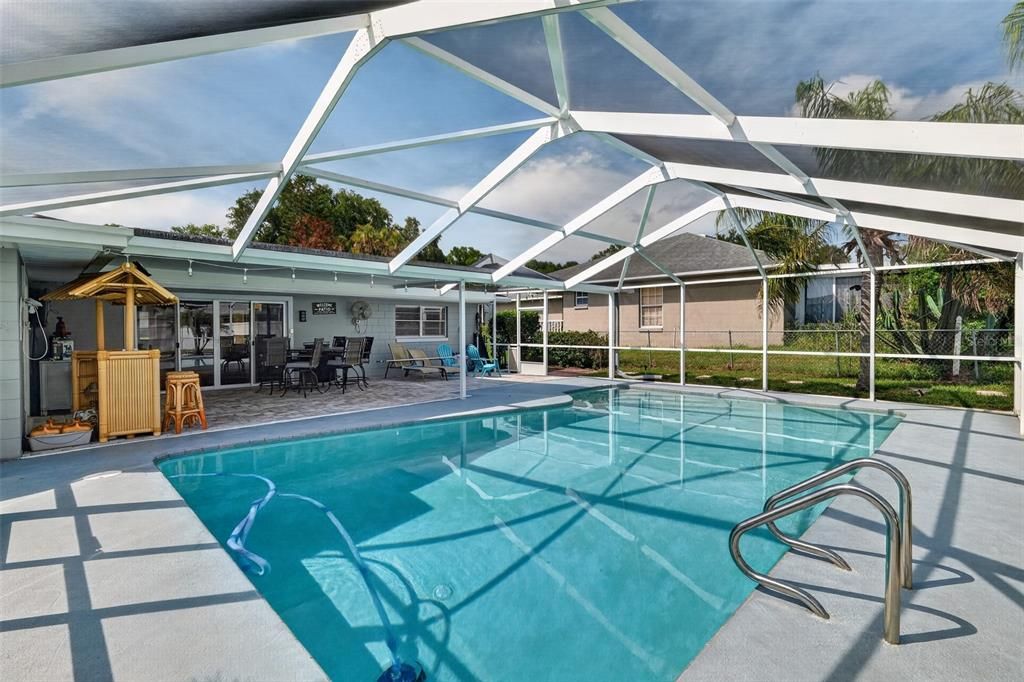 For Sale: $369,000 (3 beds, 2 baths, 1699 Square Feet)