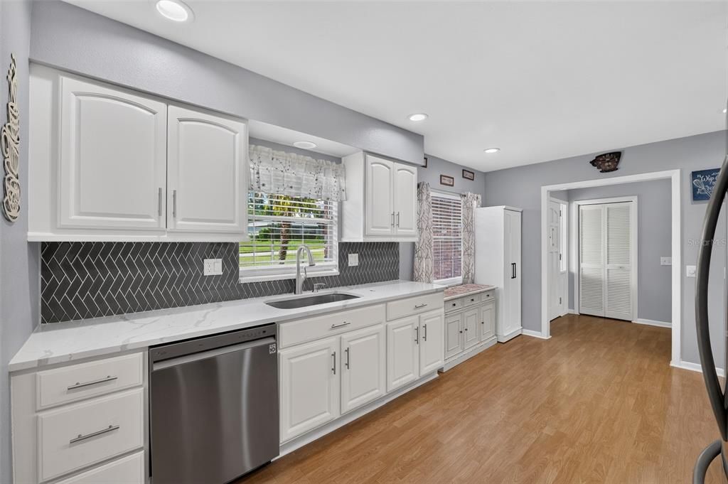 For Sale: $369,000 (3 beds, 2 baths, 1699 Square Feet)