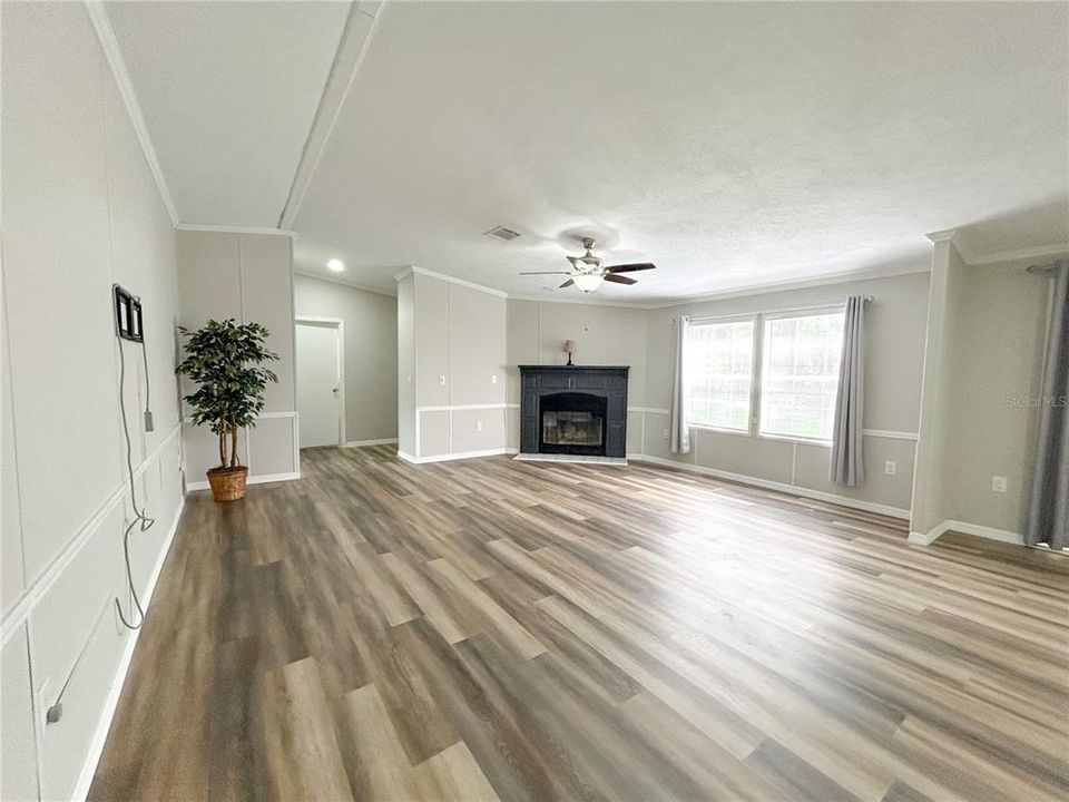 For Sale: $302,000 (4 beds, 3 baths, 2280 Square Feet)