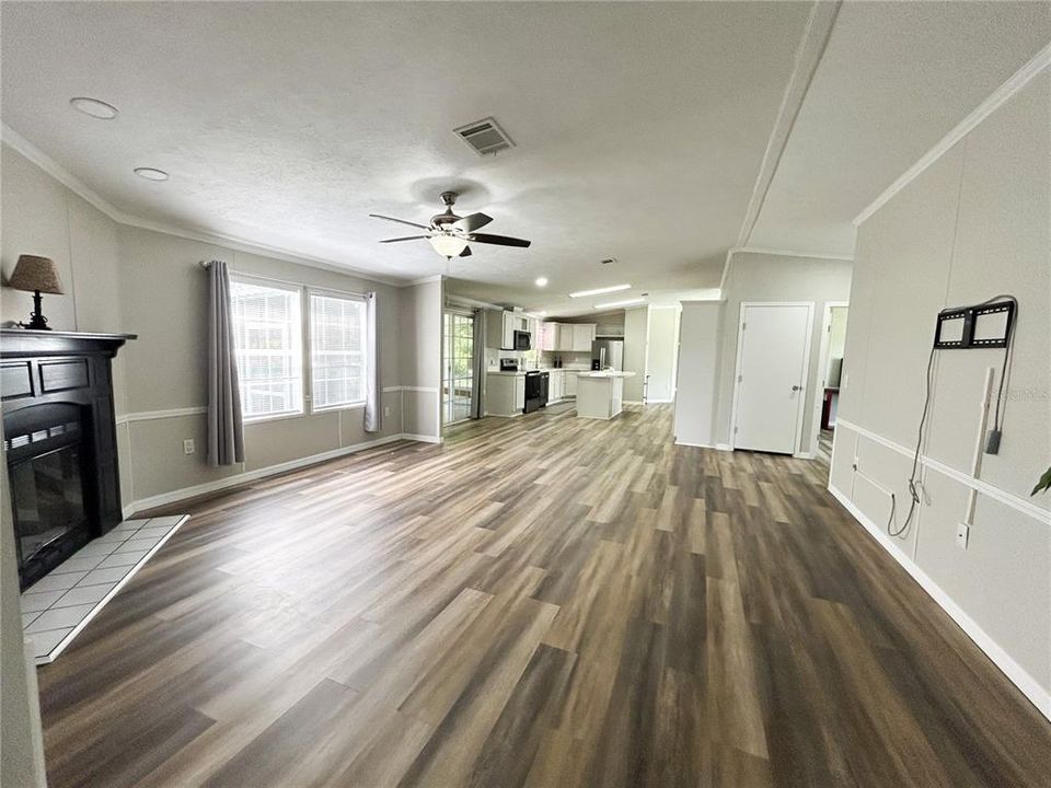 For Sale: $302,000 (4 beds, 3 baths, 2280 Square Feet)