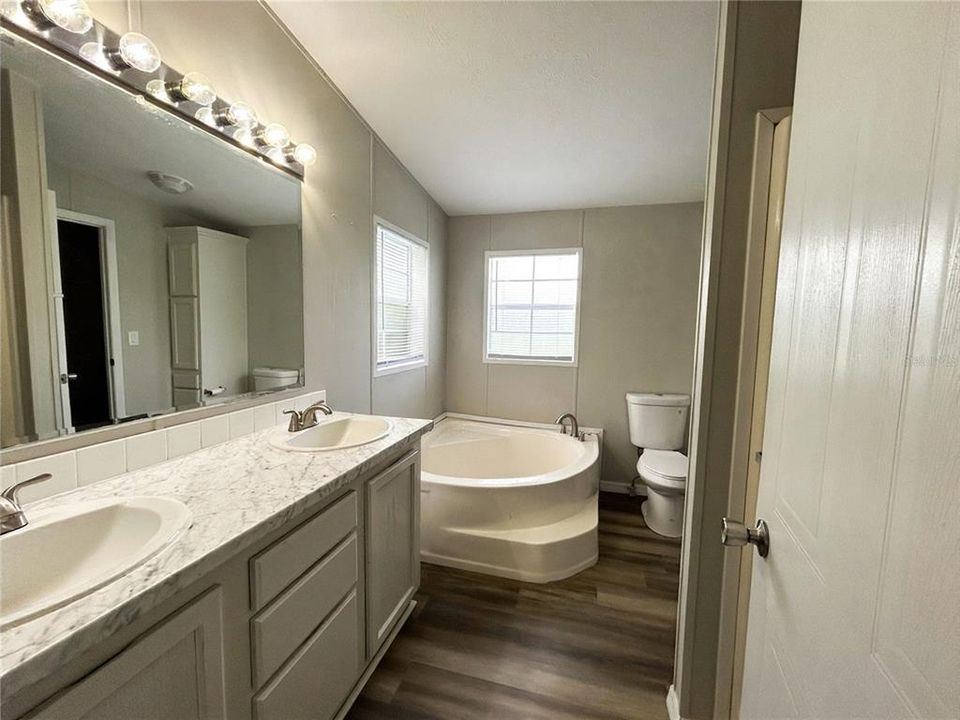 For Sale: $302,000 (4 beds, 3 baths, 2280 Square Feet)