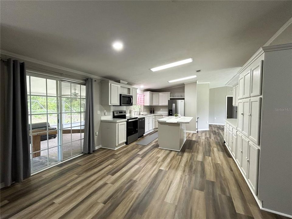For Sale: $302,000 (4 beds, 3 baths, 2280 Square Feet)