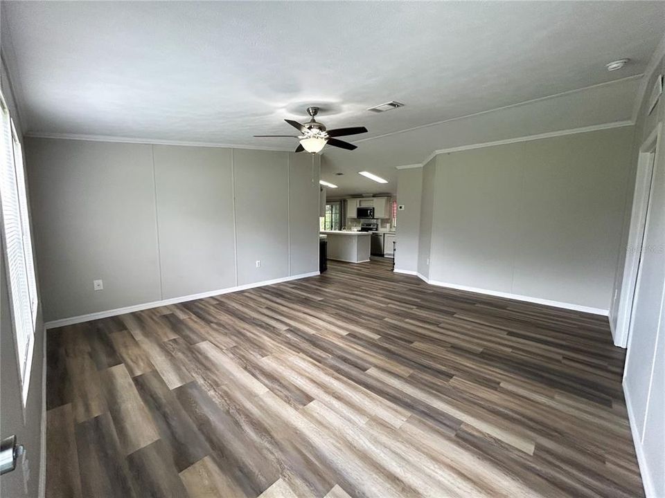 For Sale: $302,000 (4 beds, 3 baths, 2280 Square Feet)