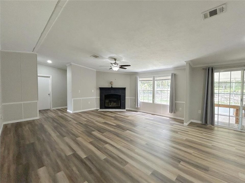 For Sale: $302,000 (4 beds, 3 baths, 2280 Square Feet)