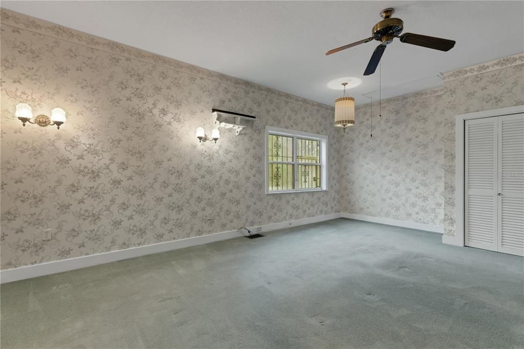 For Sale: $597,500 (6 beds, 5 baths, 4760 Square Feet)