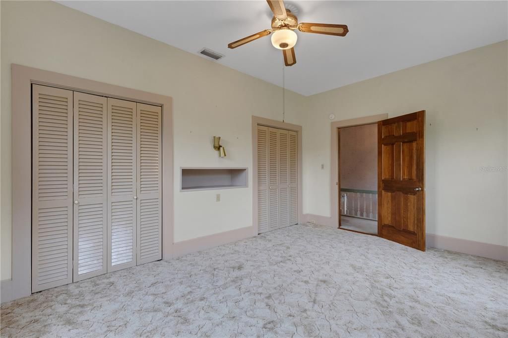 For Sale: $597,500 (6 beds, 5 baths, 4760 Square Feet)
