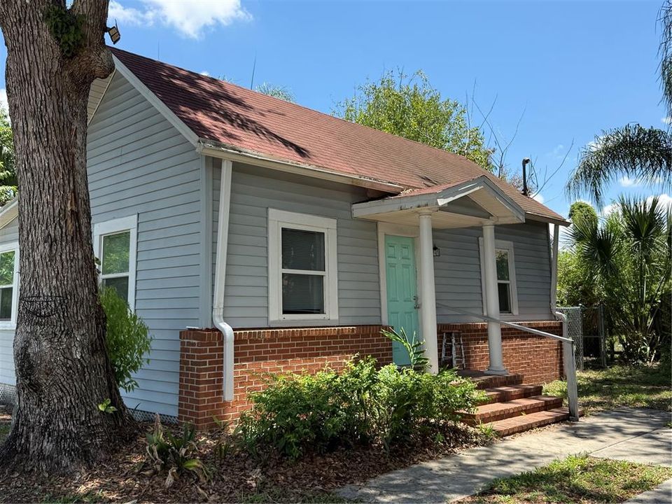 For Sale: $597,500 (6 beds, 5 baths, 4760 Square Feet)