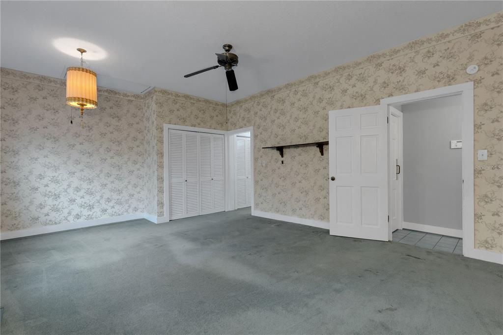 For Sale: $597,500 (6 beds, 5 baths, 4760 Square Feet)