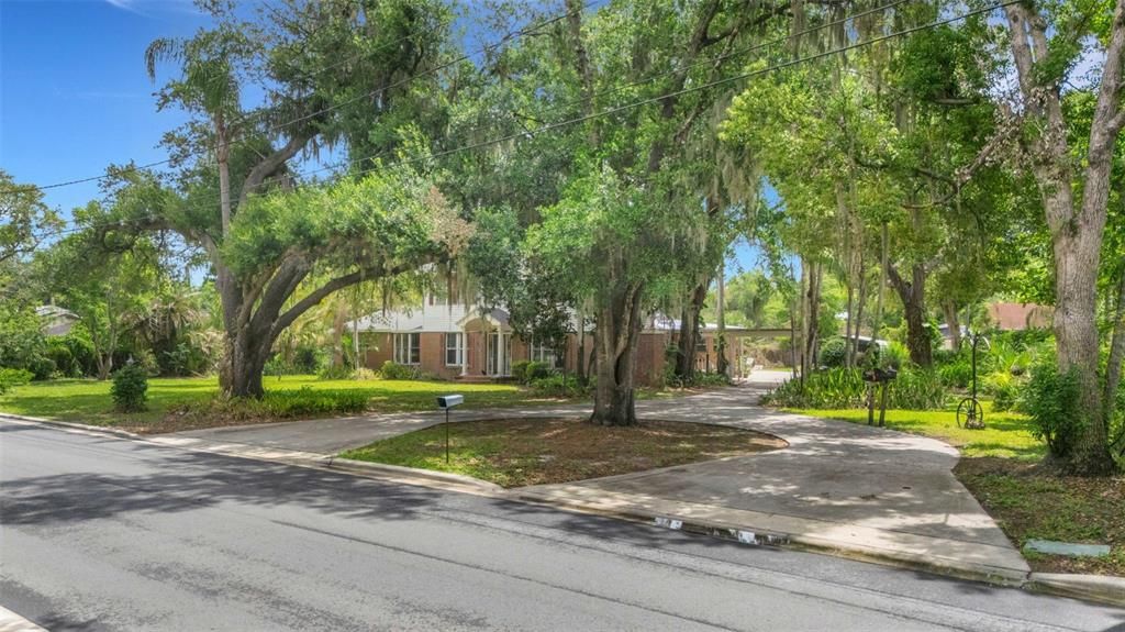 For Sale: $597,500 (6 beds, 5 baths, 4760 Square Feet)