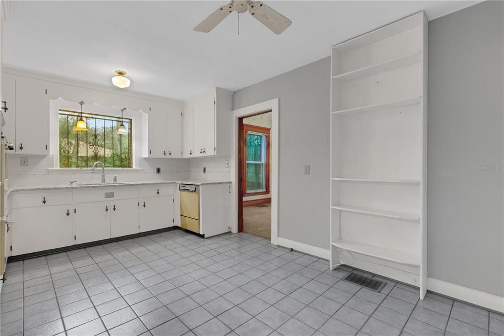 For Sale: $597,500 (6 beds, 5 baths, 4760 Square Feet)