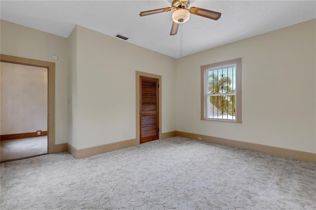 For Sale: $597,500 (6 beds, 5 baths, 4760 Square Feet)