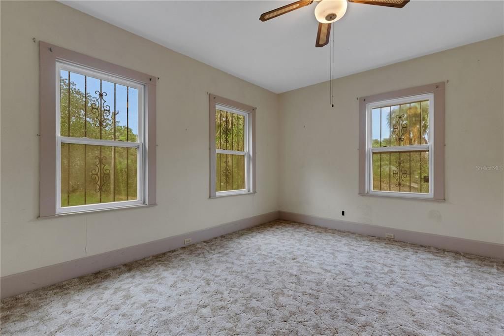 For Sale: $597,500 (6 beds, 5 baths, 4760 Square Feet)