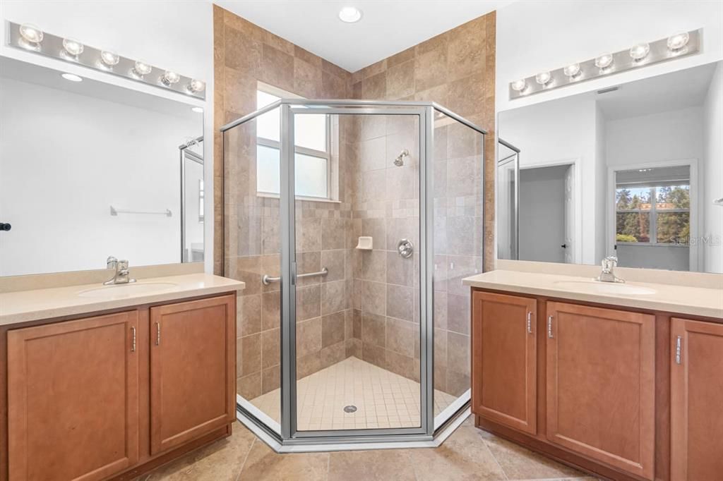 На продажу: $345,000 (3 спален, 2 ванн, 1764 Квадратных фут)