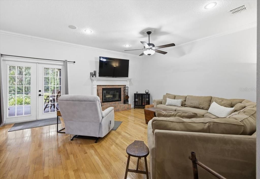 For Sale: $898,000 (4 beds, 3 baths, 3061 Square Feet)