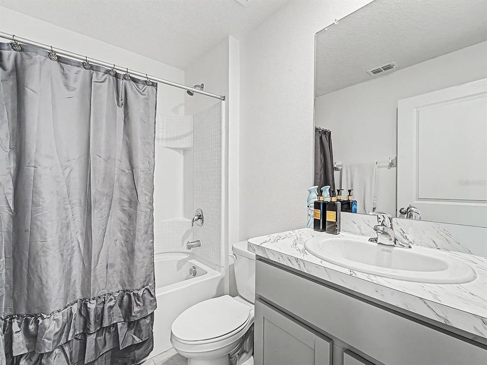 En Venta: $375,000 (4 camas, 3 baños, 2372 Pies cuadrados)
