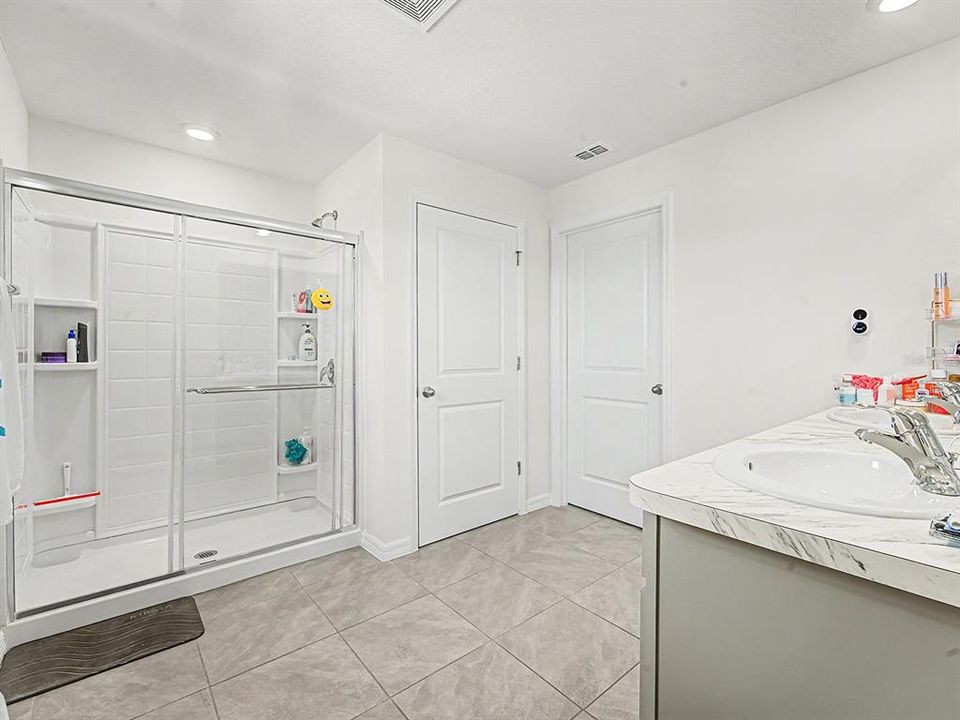 En Venta: $375,000 (4 camas, 3 baños, 2372 Pies cuadrados)