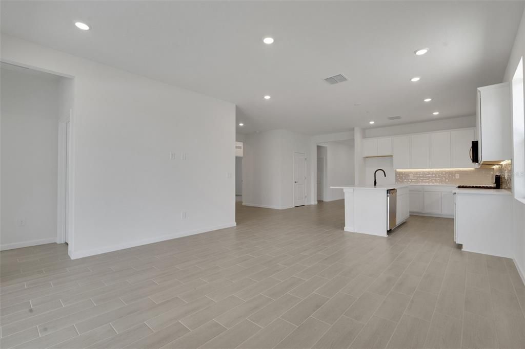En Venta: $462,114 (4 camas, 2 baños, 2111 Pies cuadrados)