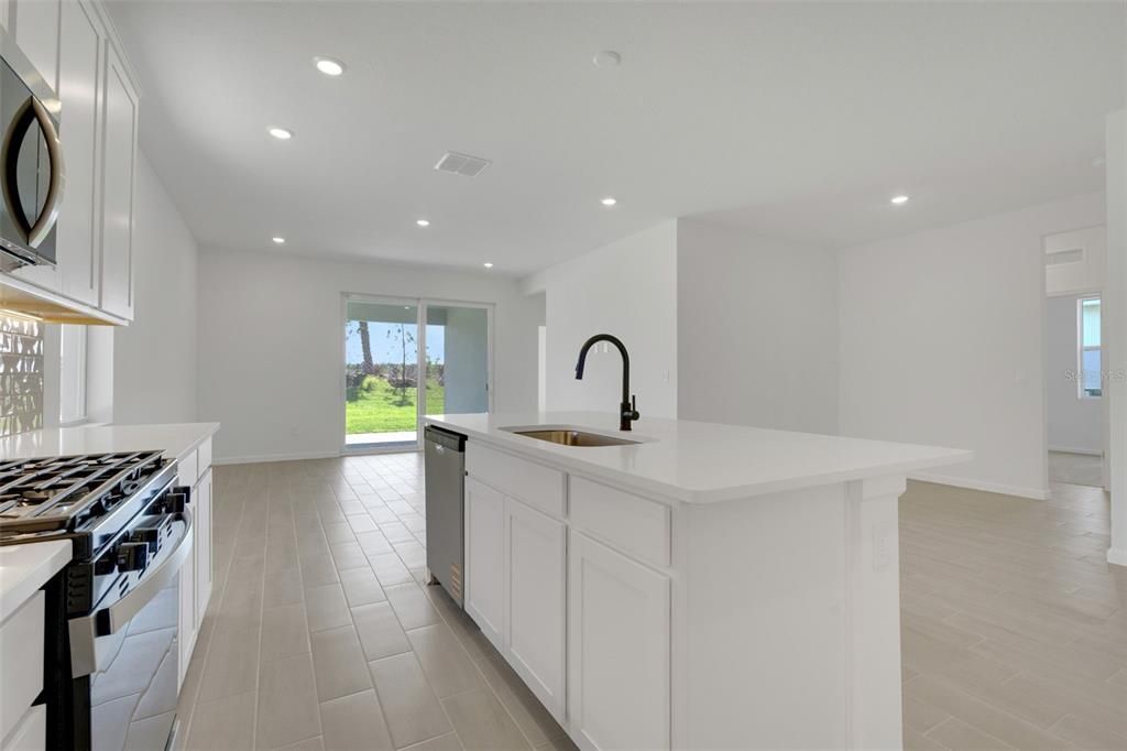 En Venta: $462,114 (4 camas, 2 baños, 2111 Pies cuadrados)