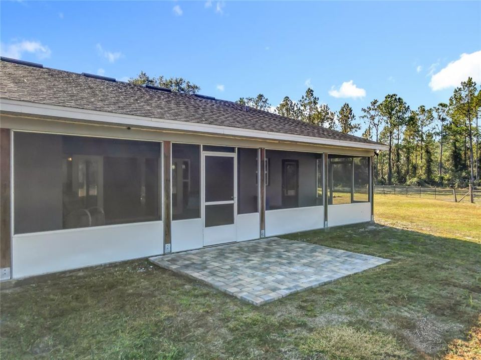 Active With Contract: $600,000 (3 beds, 3 baths, 1668 Square Feet)