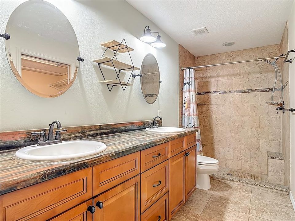 Active With Contract: $600,000 (3 beds, 3 baths, 1668 Square Feet)