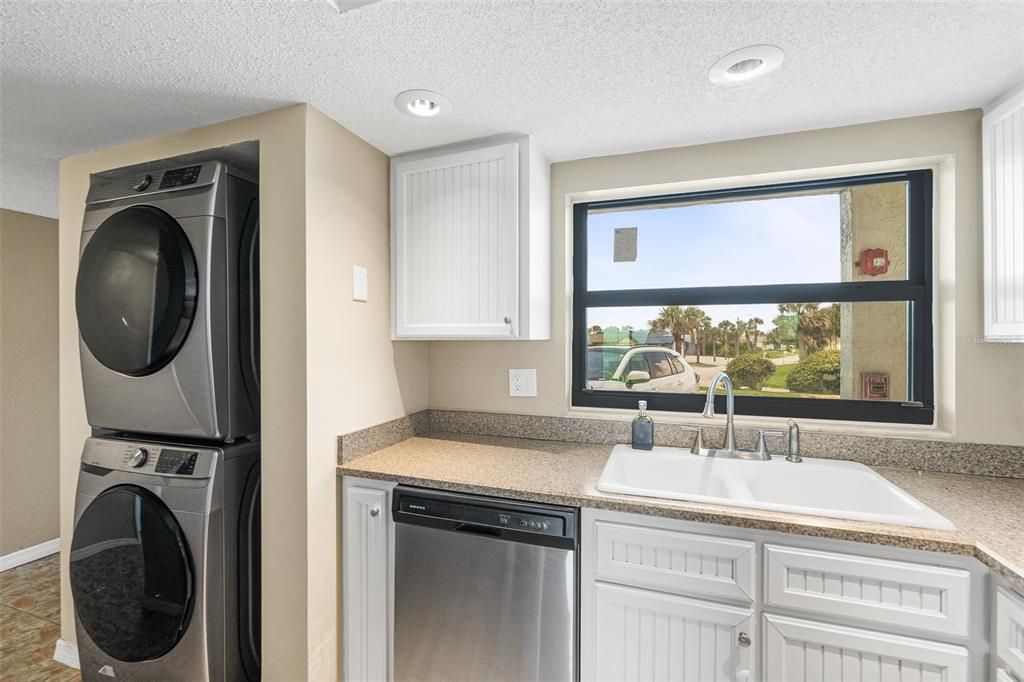 For Sale: $339,000 (2 beds, 2 baths, 1213 Square Feet)