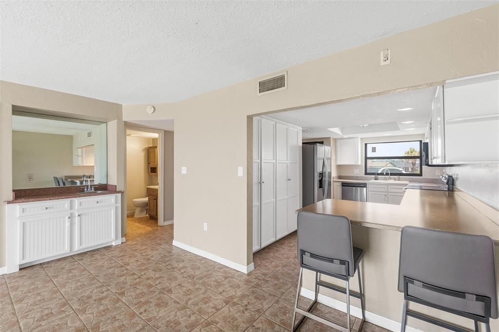 For Sale: $339,000 (2 beds, 2 baths, 1213 Square Feet)