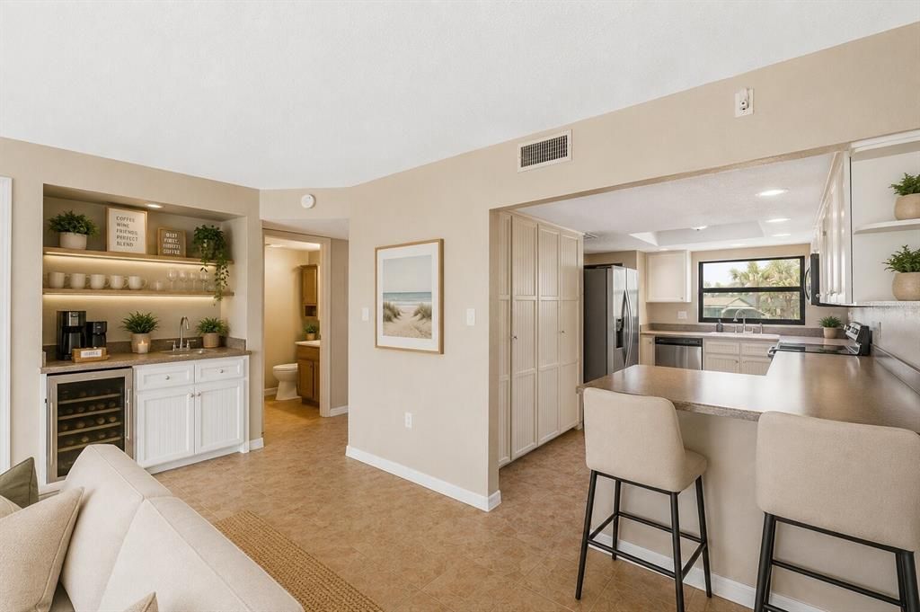 For Sale: $339,000 (2 beds, 2 baths, 1213 Square Feet)