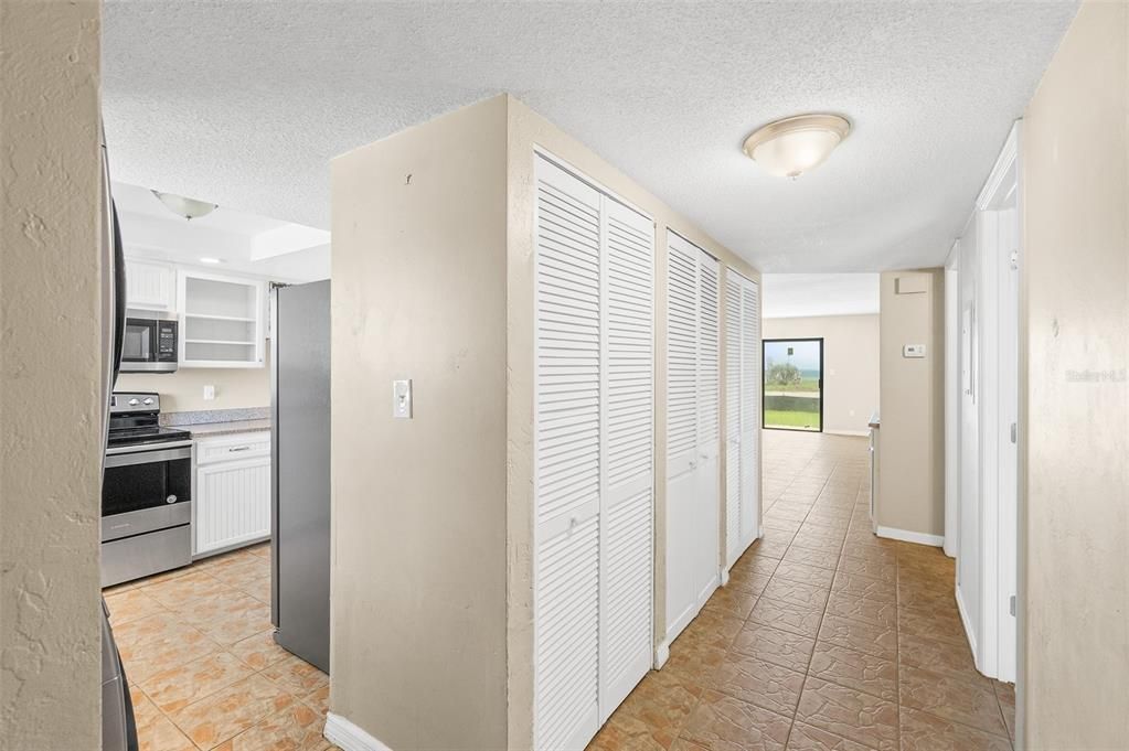 For Sale: $339,000 (2 beds, 2 baths, 1213 Square Feet)