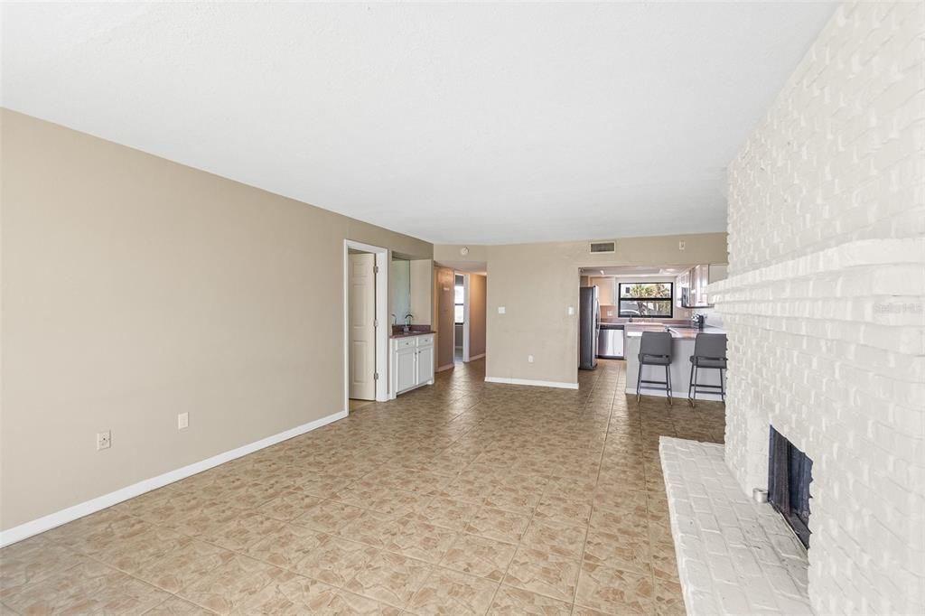 For Sale: $339,000 (2 beds, 2 baths, 1213 Square Feet)