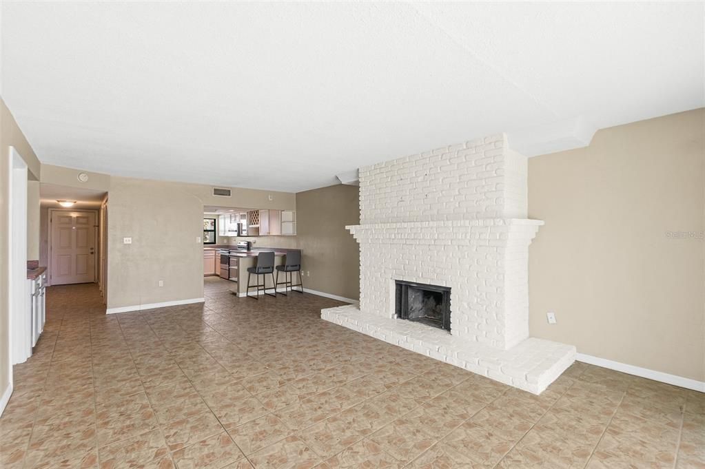 For Sale: $339,000 (2 beds, 2 baths, 1213 Square Feet)